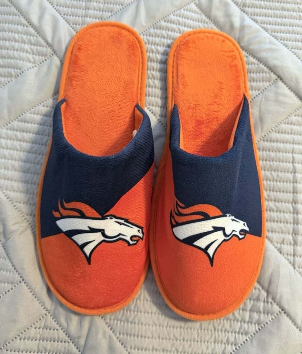 FOCO NFL Denver Broncos Men's Color Block Big Logo Slippers Sz XL 13-14